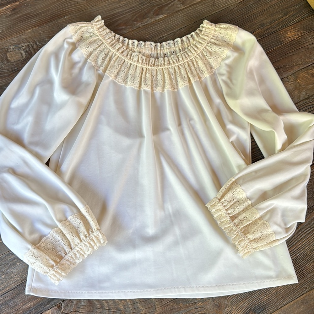 Vintage lace off the shoulder blouse‎ EVC size M